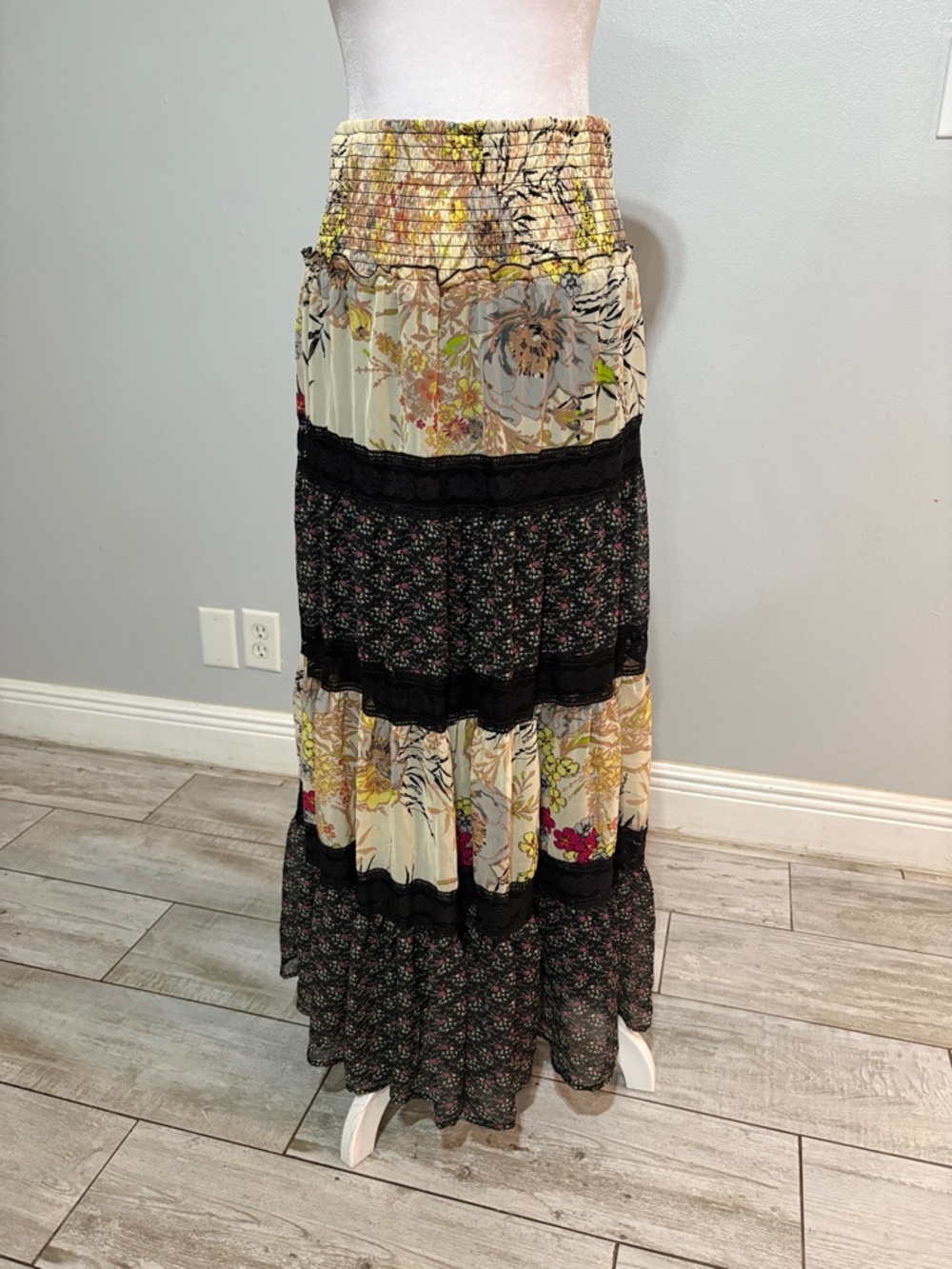 [Black Rainn] Bohemian Floral Tiered Maxi Skirt - Size Medium